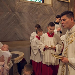 Preč. Matošević krstio šesto dijete obitelji Medvidović u Župi Bistra